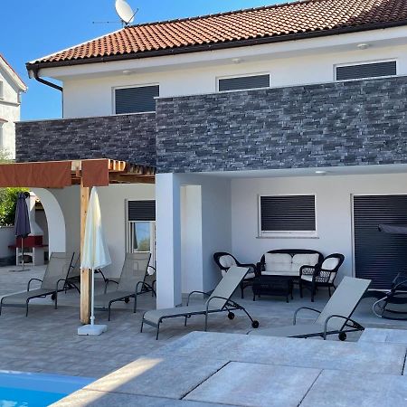 Villa Mira ***** ปิเนซิตซี ภายนอก รูปภาพ