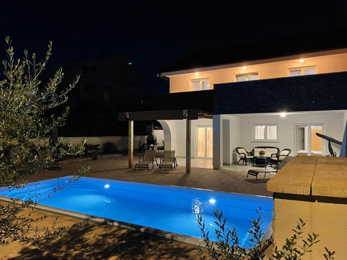 Villa Mira ***** ปิเนซิตซี ภายนอก รูปภาพ