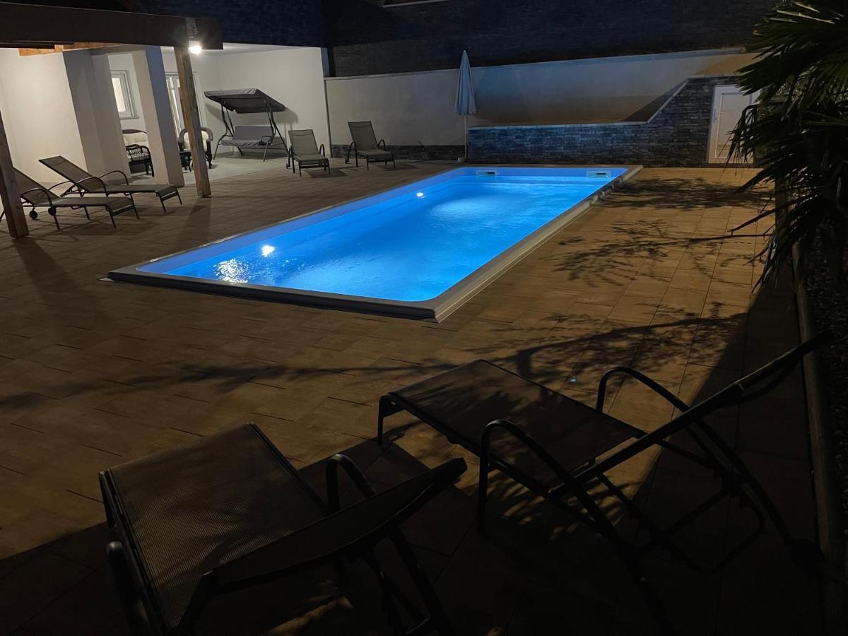 Villa Mira ***** ปิเนซิตซี ภายนอก รูปภาพ